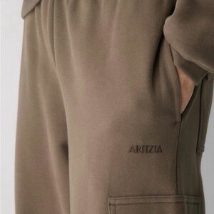 Aritzia Cozy Sweatfleece Mega Cargo™ Sweatpant- light brown Large